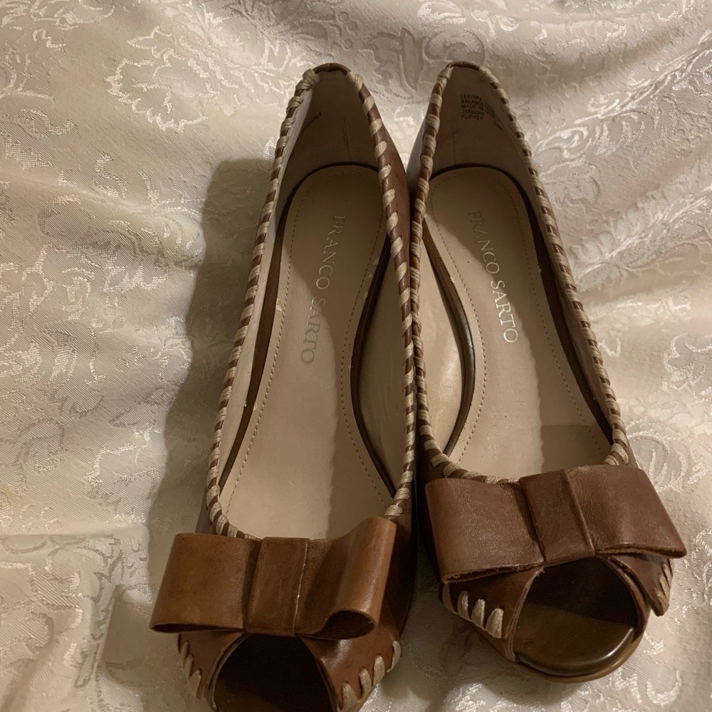 COPY - Franco Sarto Brown Leather heels with Decorative Bows.